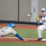 野球がもっと面白くなる！牽制球を投げる理由は？意味やルールを解説