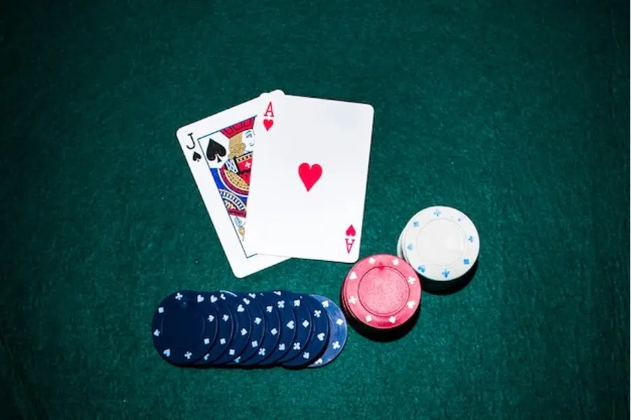 【カジノゲーム】バカラが日本で人気の理由は？ルールや魅力を徹底解説